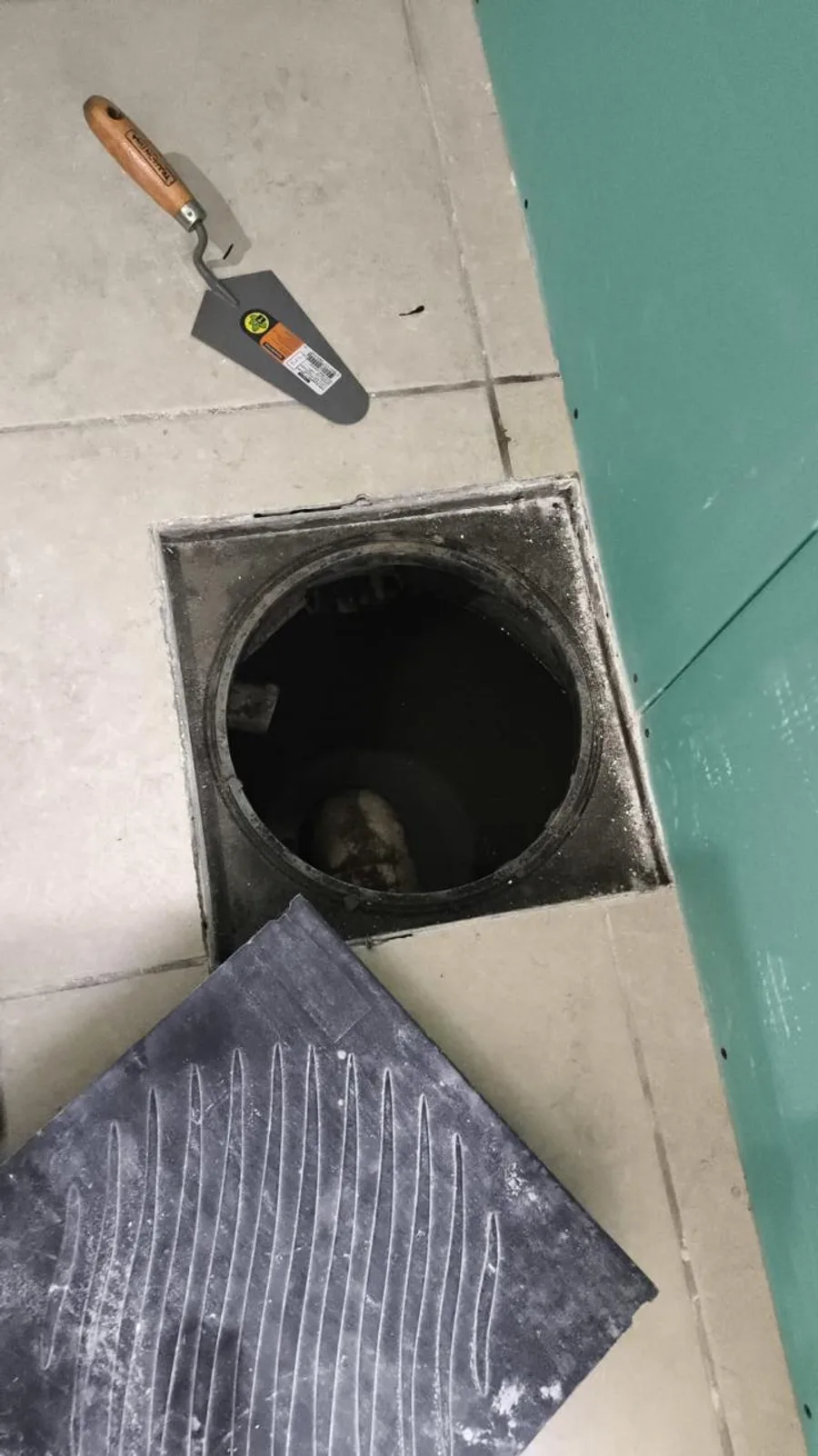 Abertura de ralo para desentupimento realizada no Jardim Santa Rita, Tatuí